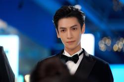 英雄联盟总决赛2025-边界消融，当法国国家队轻取阿森纳，卢卡库在德比接管比赛—全球足球的身份重构