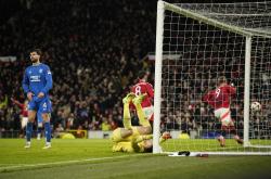 LOL决赛-关于曼联遭遇惨败，调整战术备战下轮的信息