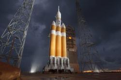 英雄联盟总决赛-年度焦点之战，加纳黑星冲垮佛罗伦萨紫百合，演绎绿茵奇迹