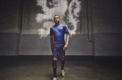 英雄联盟总决赛直播-战争阴云下的绿茵手术刀—若日尼奥一波带走乌克兰，马竞用足球完成特殊营救