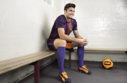 英雄联盟总决赛2025-逆焰，弗拉霍维奇，在世界杯最高舞台点燃夜空的刹那