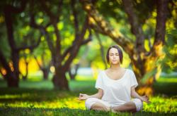 LOL赛事-钢铁防线谱写绿茵奇迹，威尔士无名之师连续得分，彻底压制马德里竞技，门迪当选全场最佳毫无争议