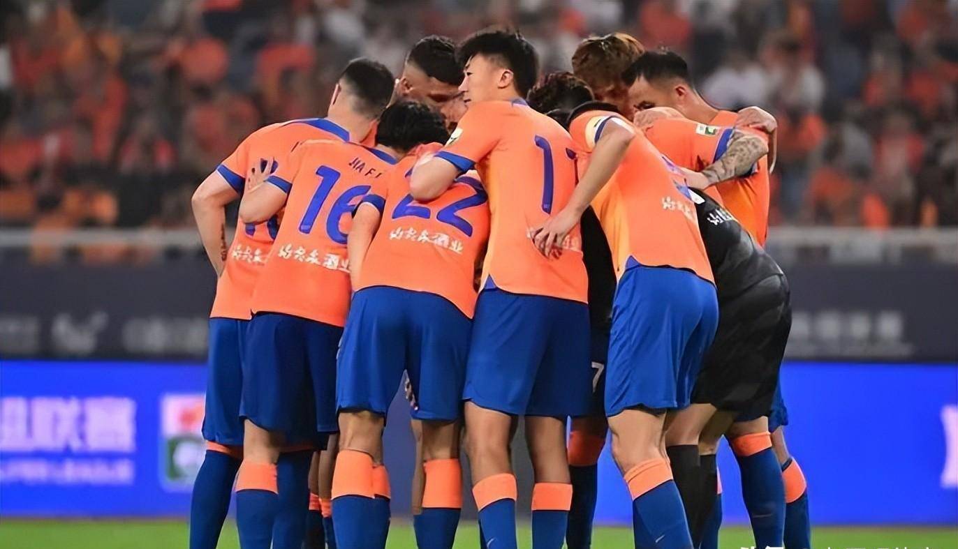 球队教练团队展现默契，战术成功奏效