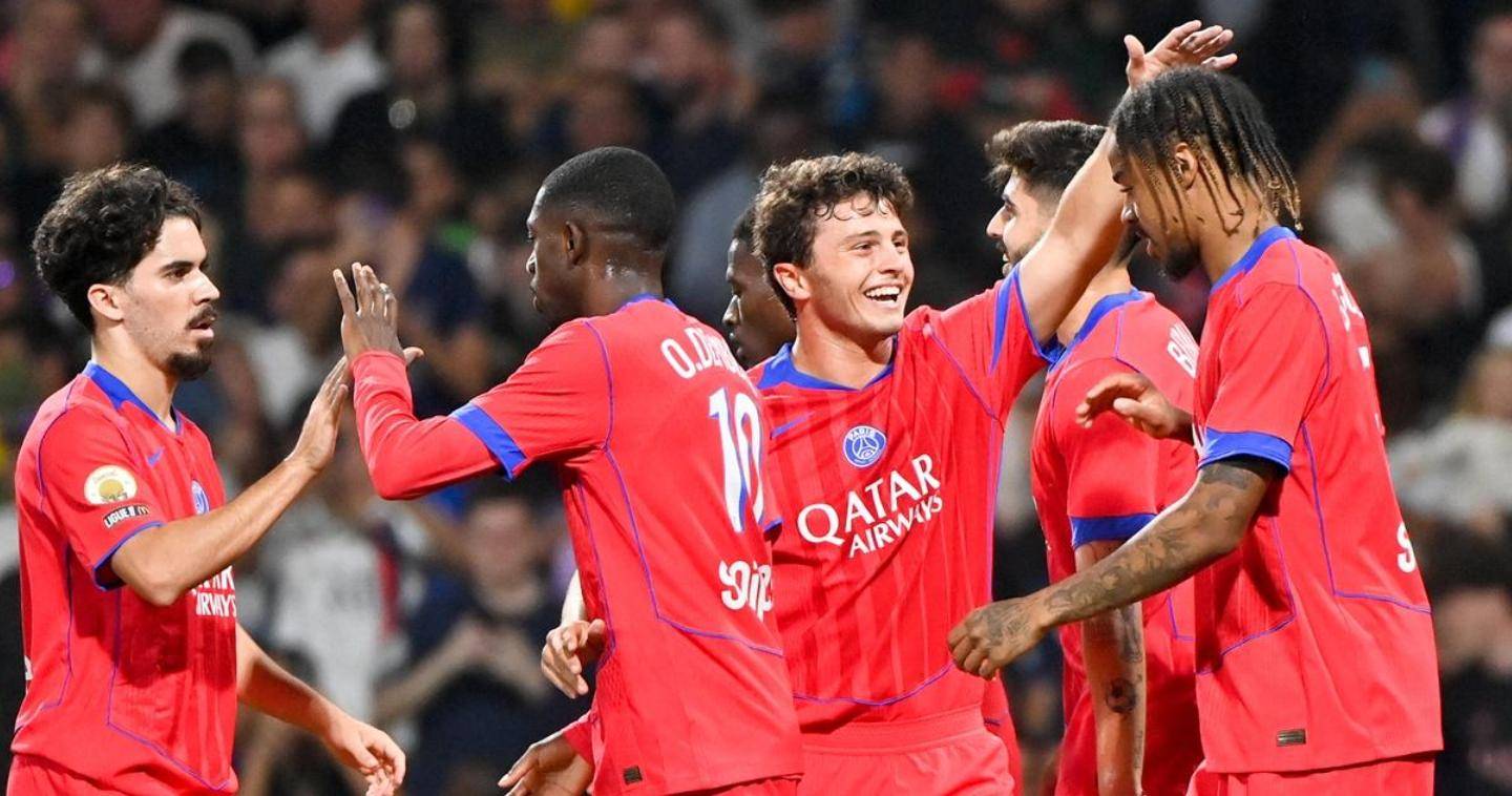 欧洲豪强争冠之战,比赛火爆全场 欧洲豪强争冠之战,比赛火爆全场