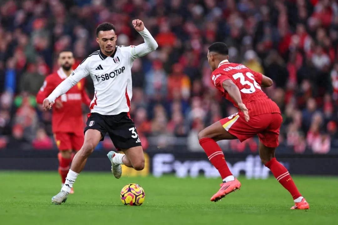 利物浦新星闪耀,攻入关键进球 利物浦新星闪耀,攻入关键进球