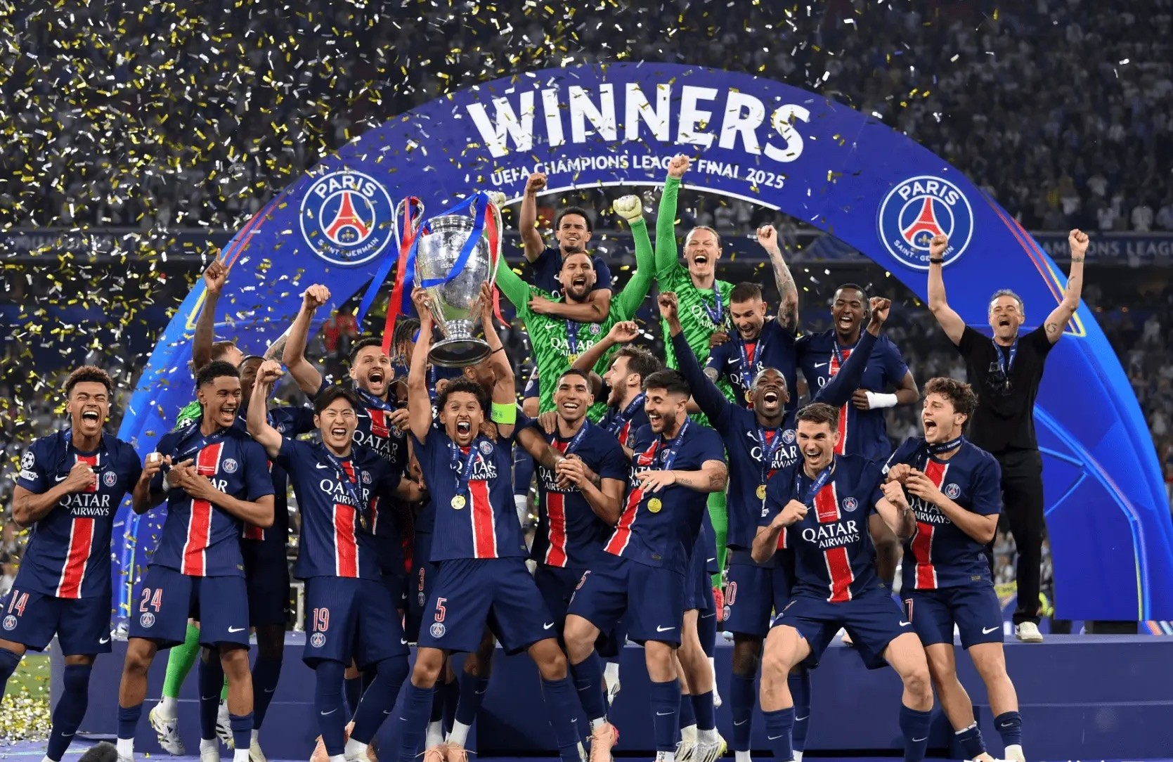 包含激战瓜分！欧洲足球盛事成为焦点的词条