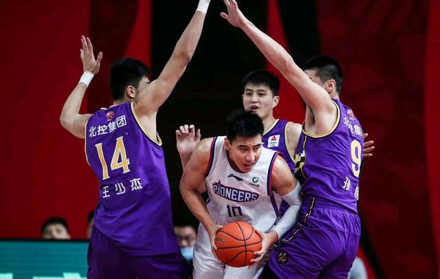 关于后场找准机会推进,全队气势如虹的信息 关于后场找准机会推进,全队气势如虹的信息