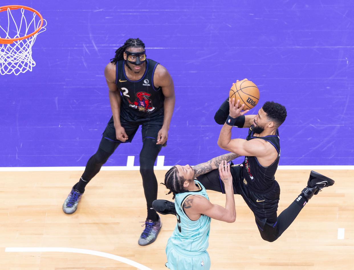 猛龙惨败篮网，收获主场胜利