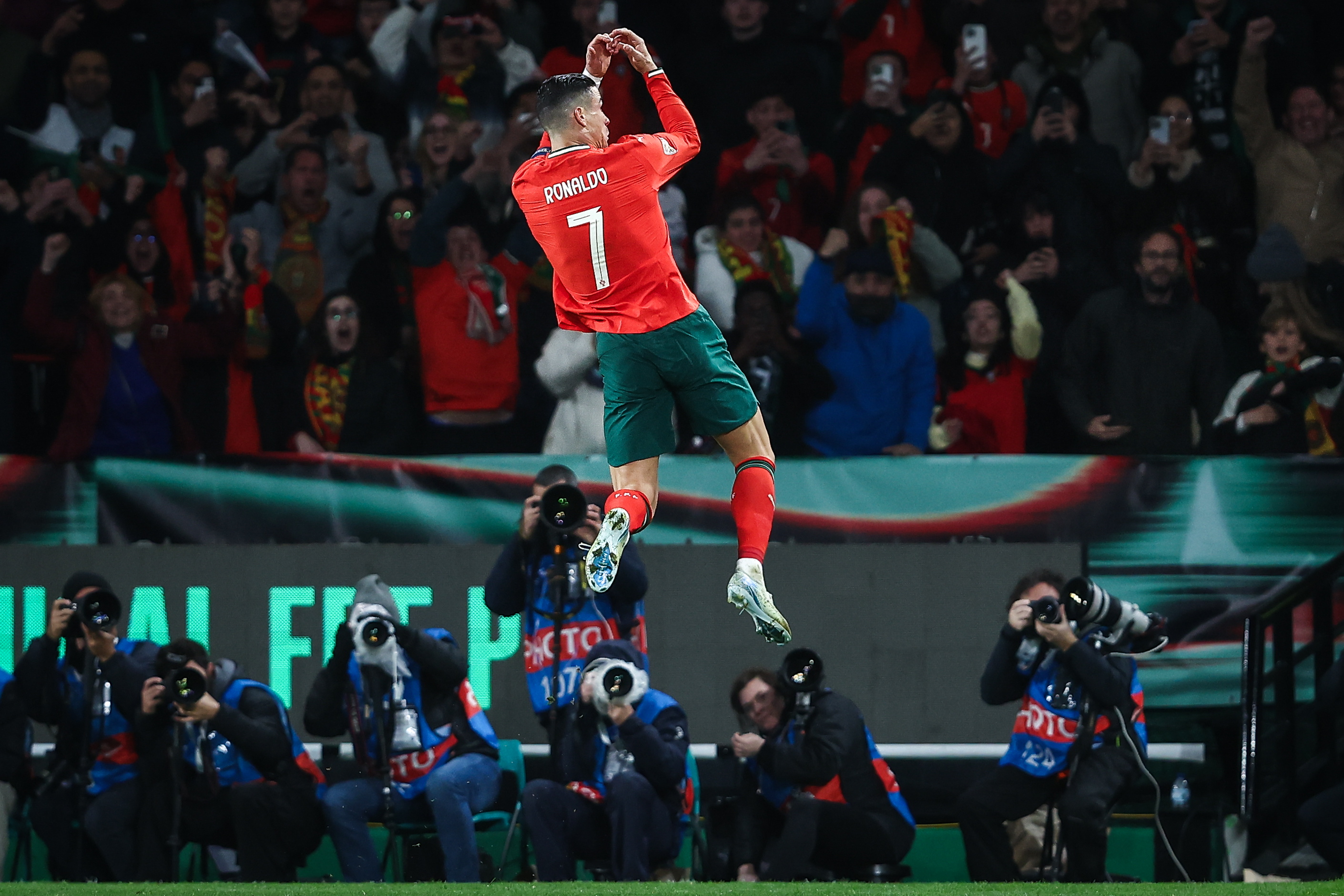 欧国联比赛：激烈角逐背后，球员辛勤付出的简单介绍