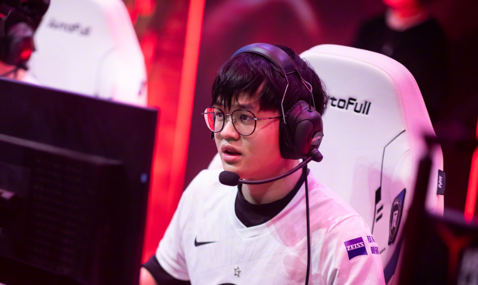 包含马赛绝杀RNG，Ruler攻防两端统治比赛峡谷大战淘汰赛，强势挺进下一轮的词条