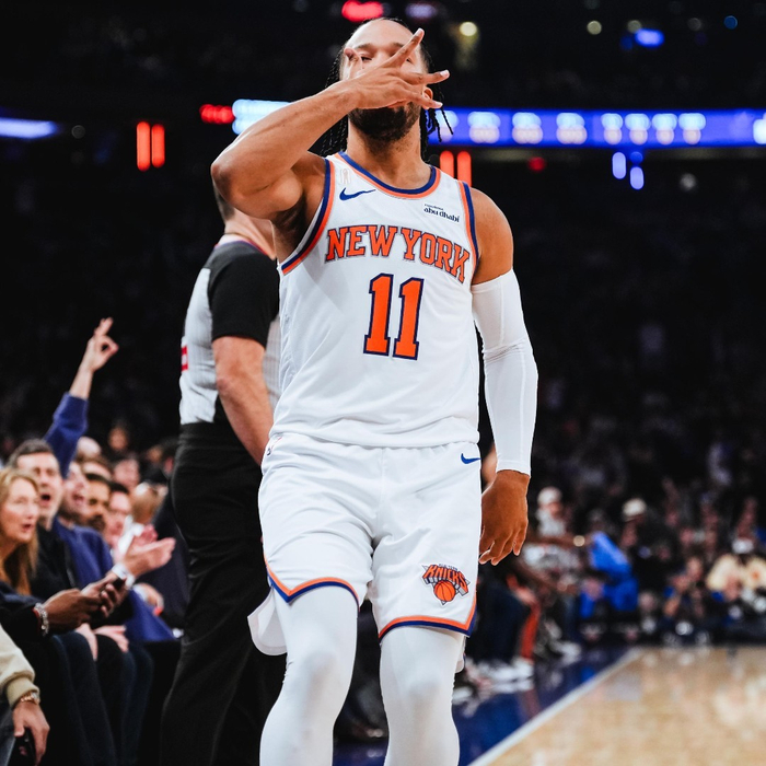 公牛险胜青岛队，布伦森统治全场