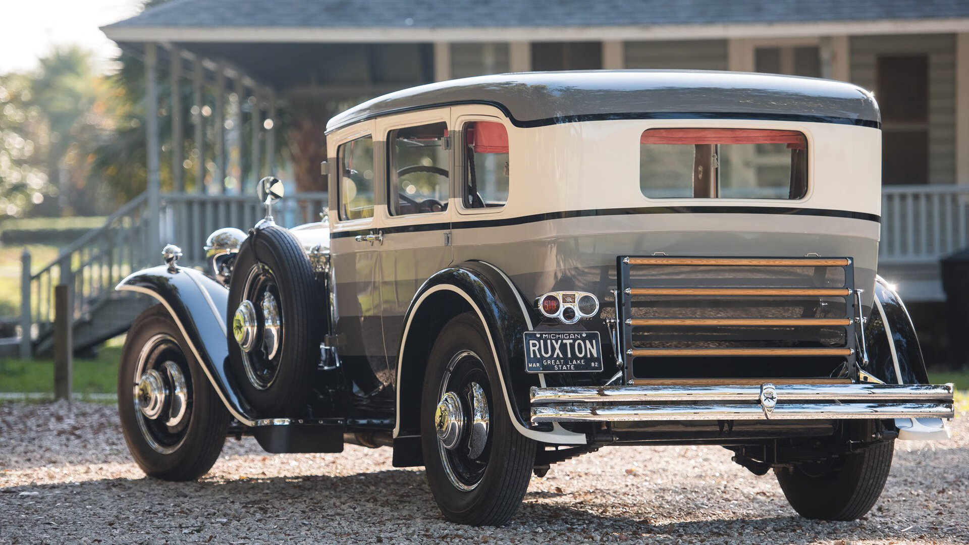 钢骨焚天！武切维奇31+12统治禁区，活塞窒息防守强压火箭