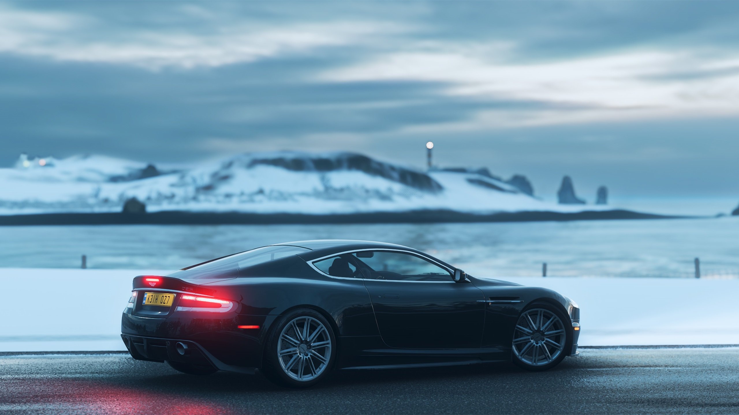 他掌心的脉络里，跳动着一场竞赛的脉搏