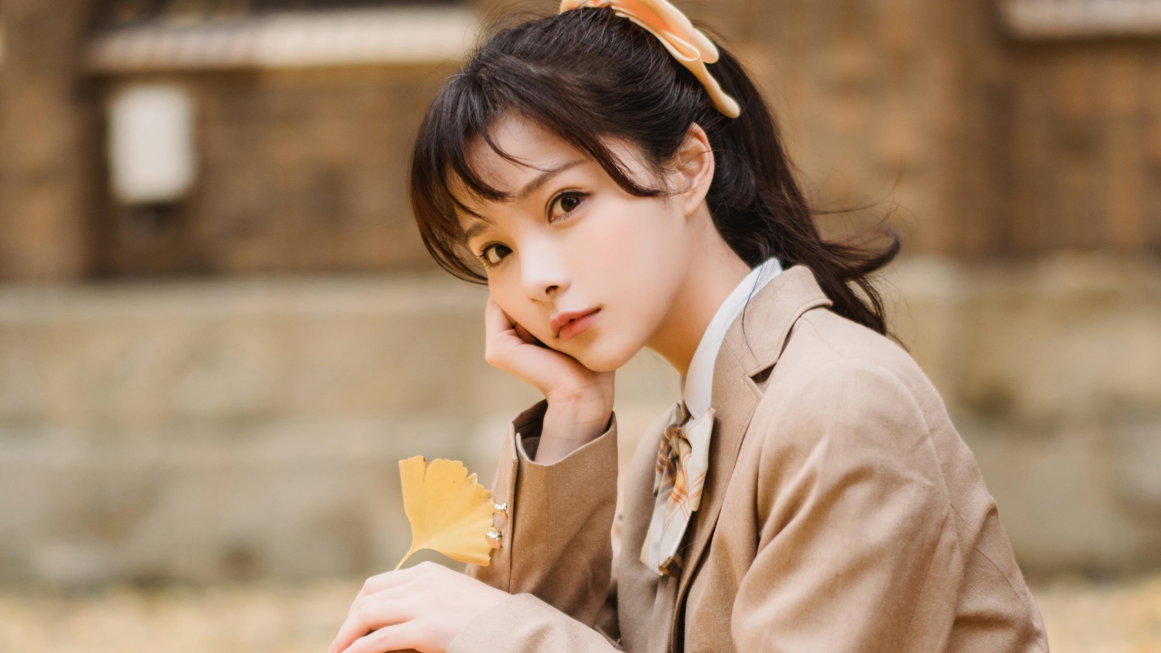 双赛道的轰鸣与寂静，当F1决战之夜遇见本泽马的巅峰之证