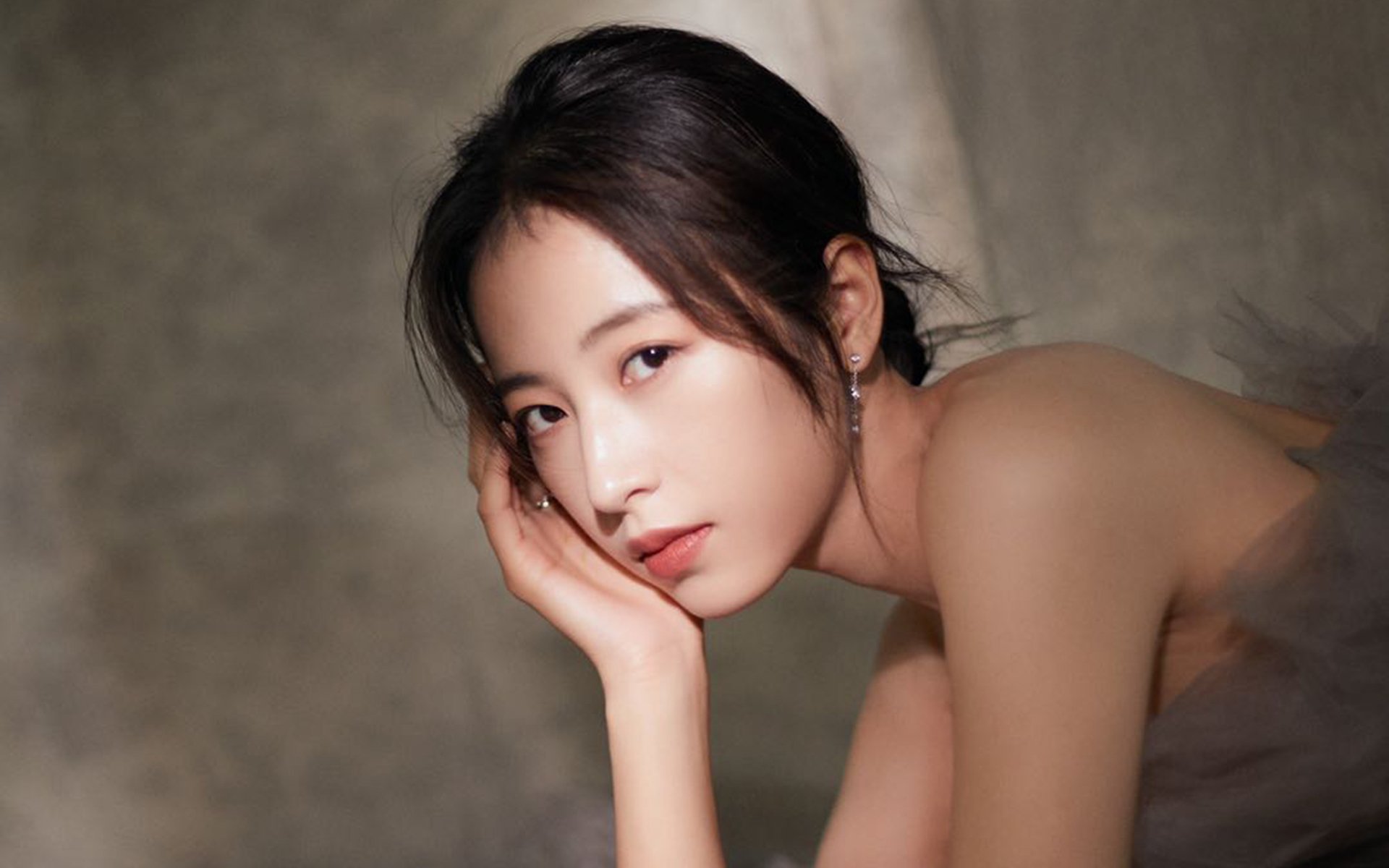 凤凰城利刃出鞘,太阳斩落老鹰,布克成为关键先生